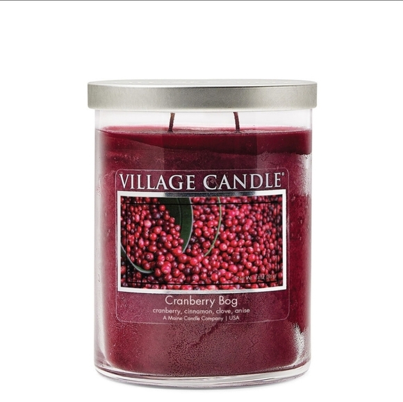🌟 NEW Cranberry Bog Village Candle - Picture 2 of 5